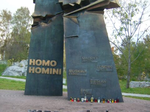 Homo Homini